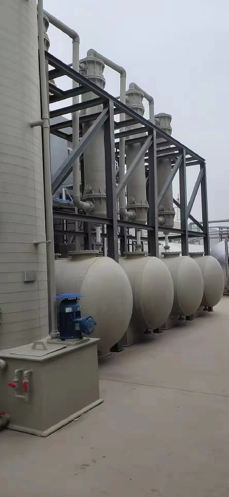 三級降膜吸收裝置安裝現場